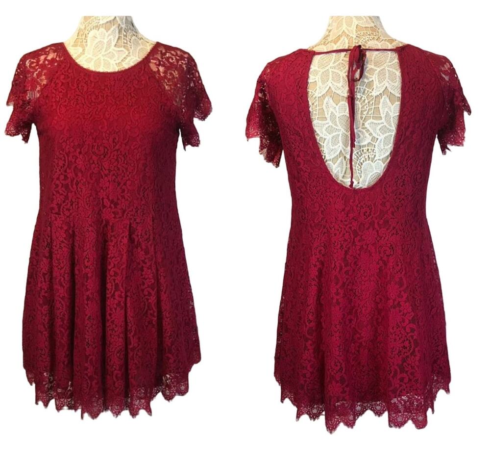 Free people lace magenta dress with open back, scalloped sleeves and hem size XS